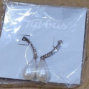 Rhinestone teardrop faux pearl earrings